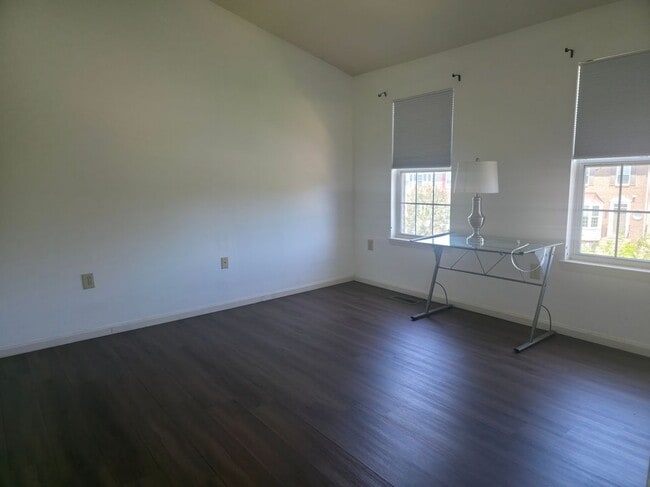 Building Photo - 1227 Rockland Ct