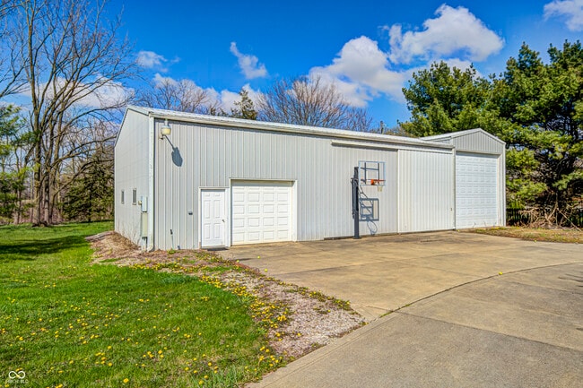 Building Photo - 2009 W 250 N