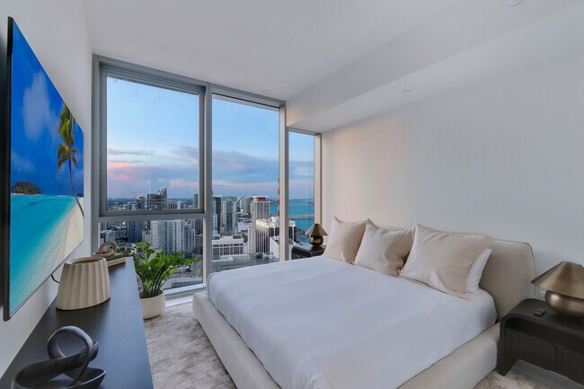 Building Photo - 300 Biscayne Blvd Way