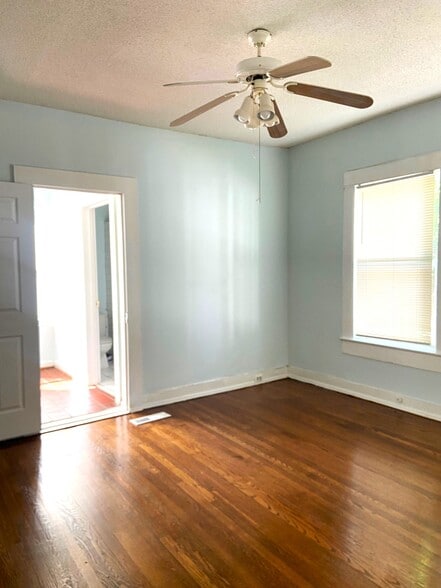 Building Photo - 508 10th Ct S