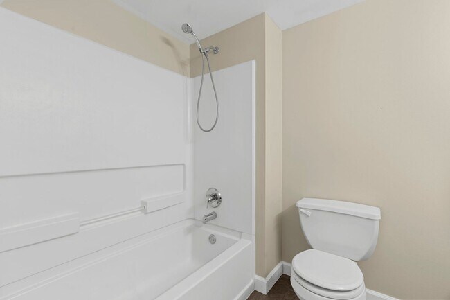 Building Photo - Spacious 2-Bed, 2-Bath Condo