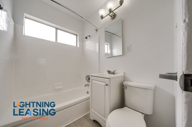 Building Photo - 14766 Delano St