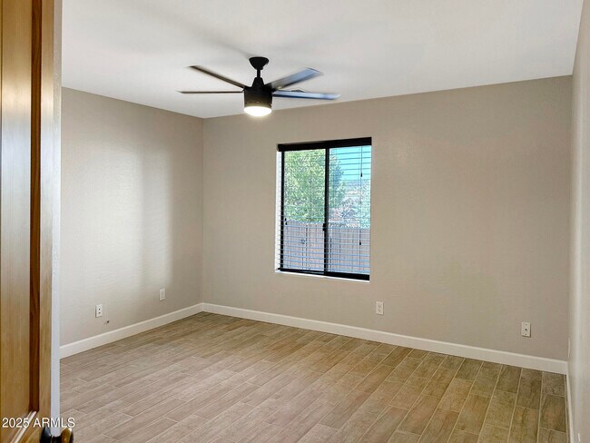 Building Photo - 321 South Golden Bear Point