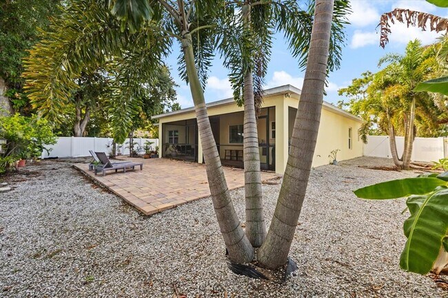 Building Photo - 2339 Datura St