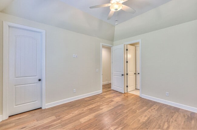 Building Photo - 9141 Holstein Dr