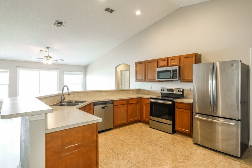 Building Photo - 975 Deer Spring Dr