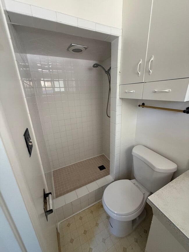 Building Photo - 3 Bedroom 2 Bathroom House for Rent