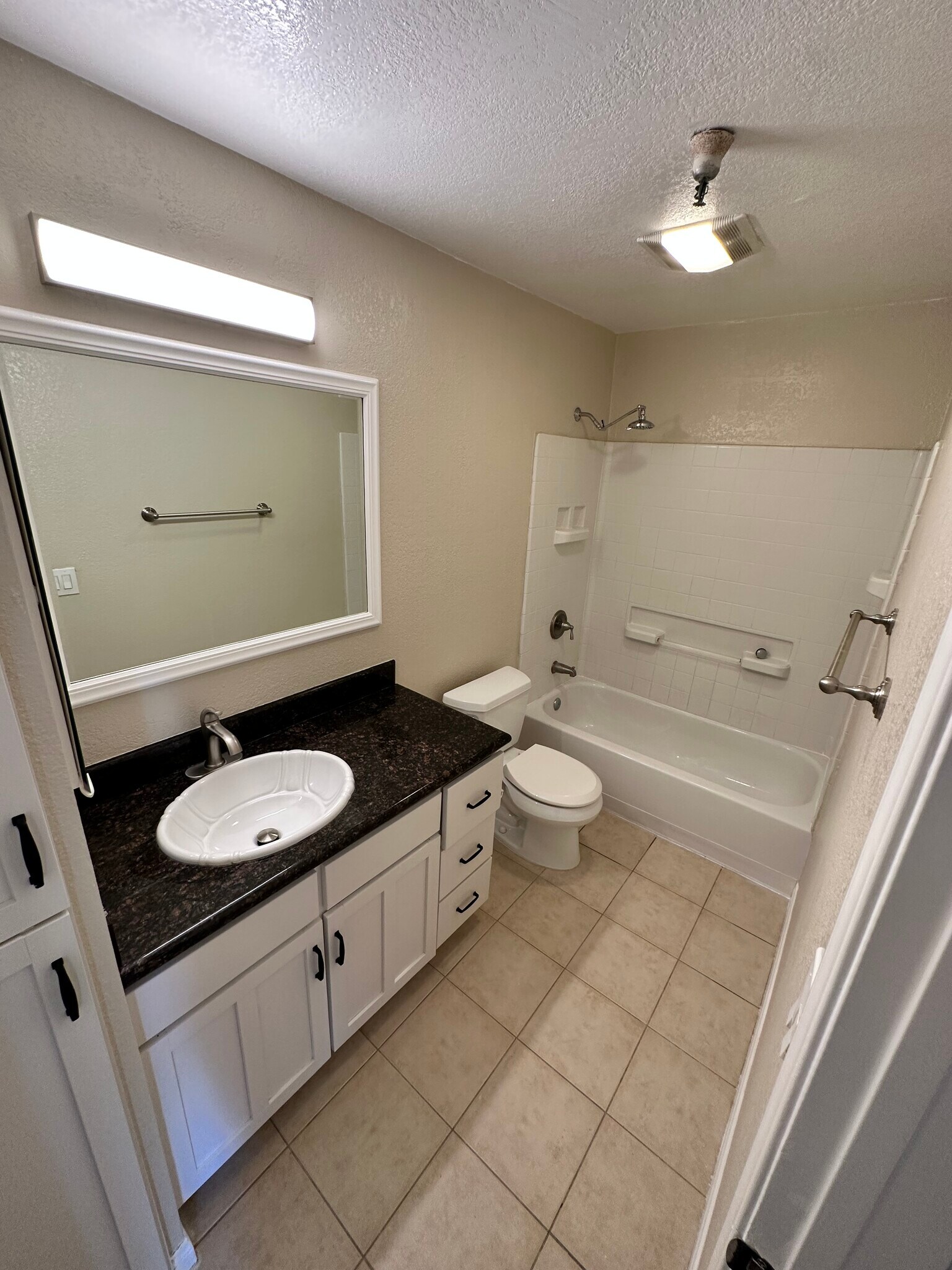 Building Photo - 5252 Orange Ave, #103