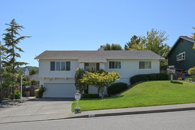 Building Photo - 5 Santa Victoria Ct