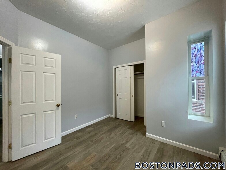 Building Photo - 114 Mt Pleasant Ave