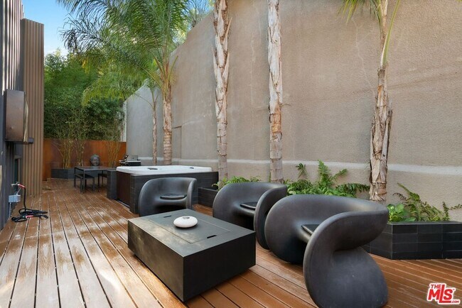 Building Photo - 3601 Dixie Canyon Pl