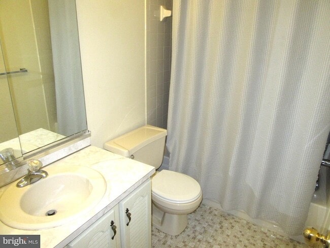 Building Photo - 512 Cobblers Ln