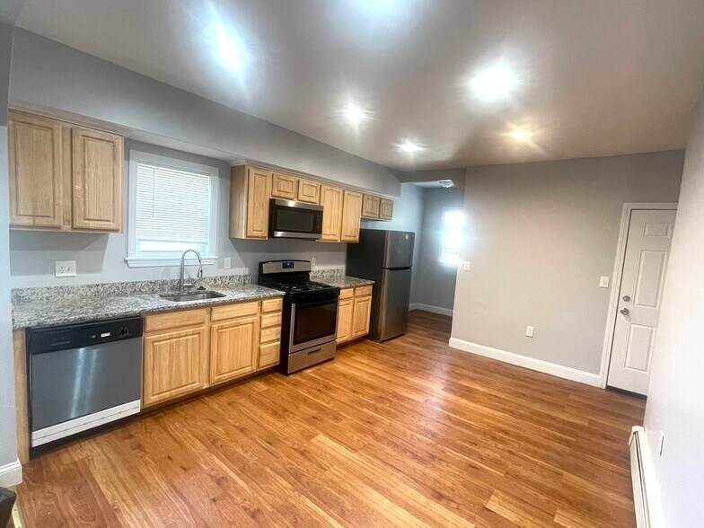 Building Photo - 26 Babson St