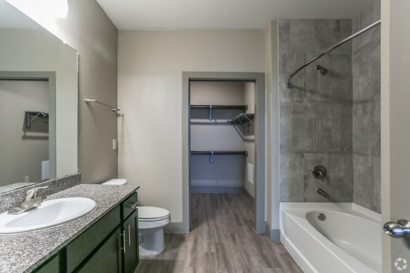 Building Photo - 6520 Jamail Dr