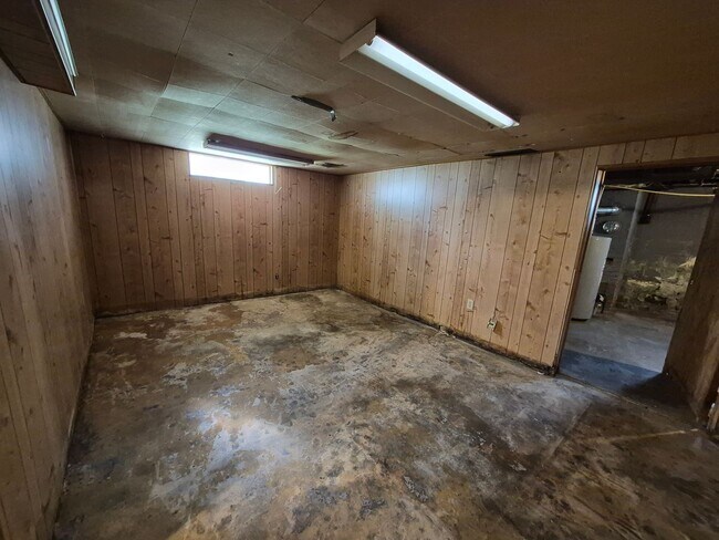 Building Photo - 2806 Hartzer St