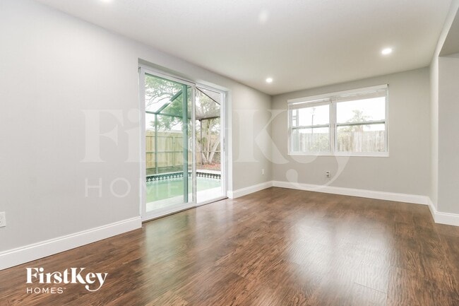 Building Photo - 3844 Elmwood Dr