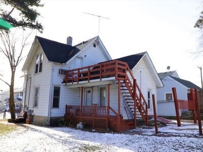 Primary Photo - 520 Lawrence Ave