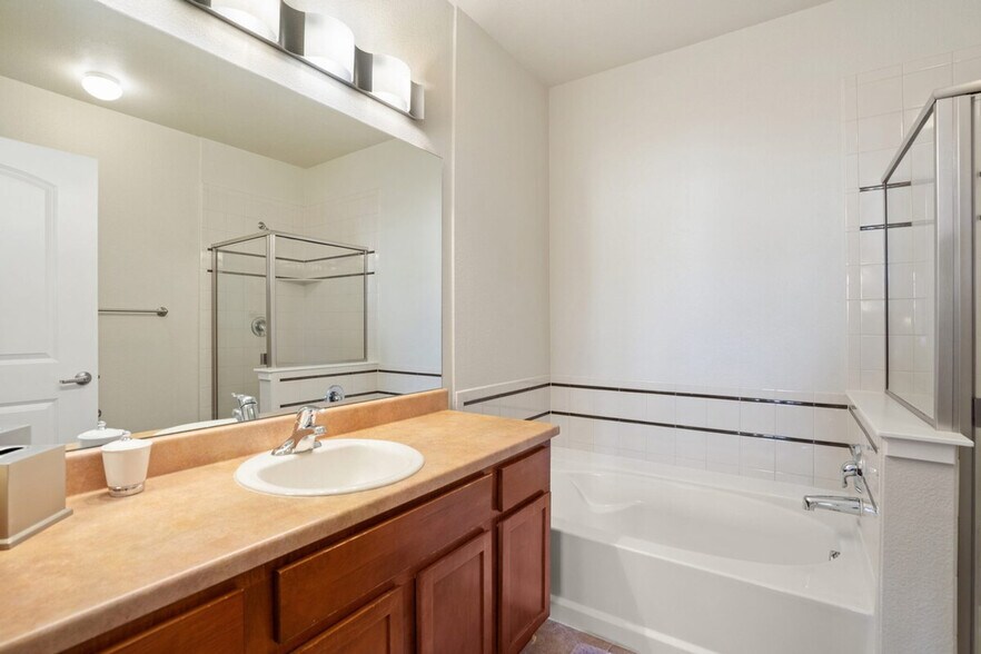 Building Photo - 13490 Via Varra