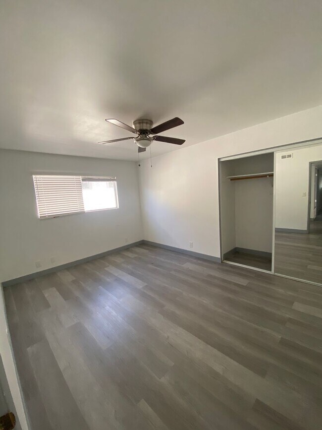 Building Photo - Julian House (DMM125)