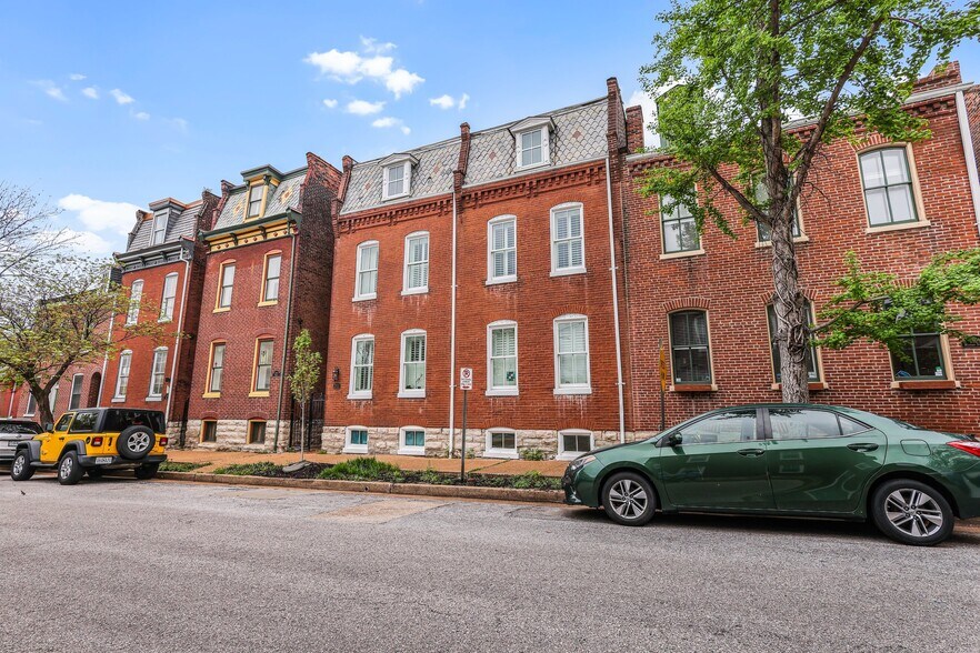 Building Photo - 2111 Menard St