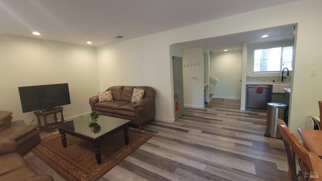 Building Photo - 2315 Cross Ave