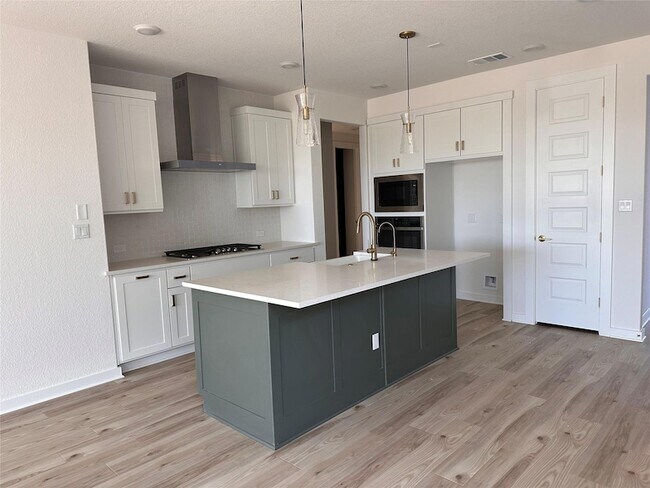 Building Photo - 401 Darley Oak Dr