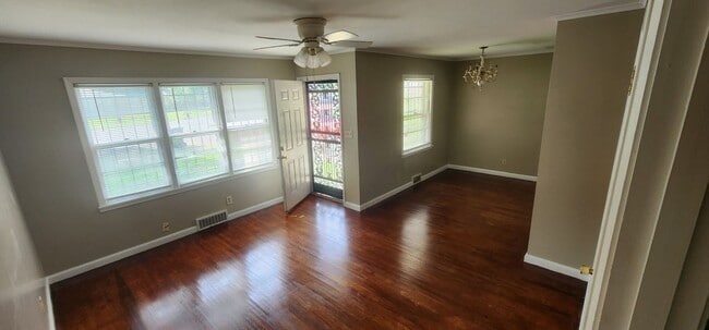 Building Photo - 3 Bedroom 1 Bath home in the cove