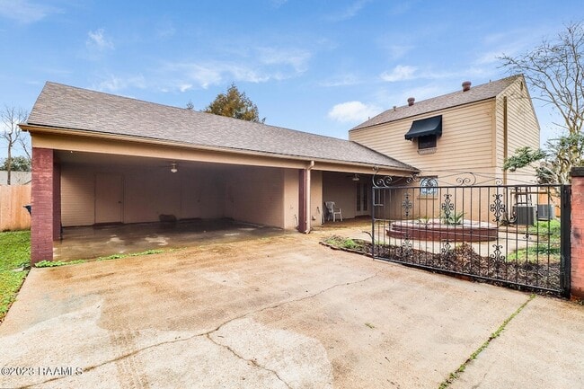 Building Photo - 101 Chateau Pl