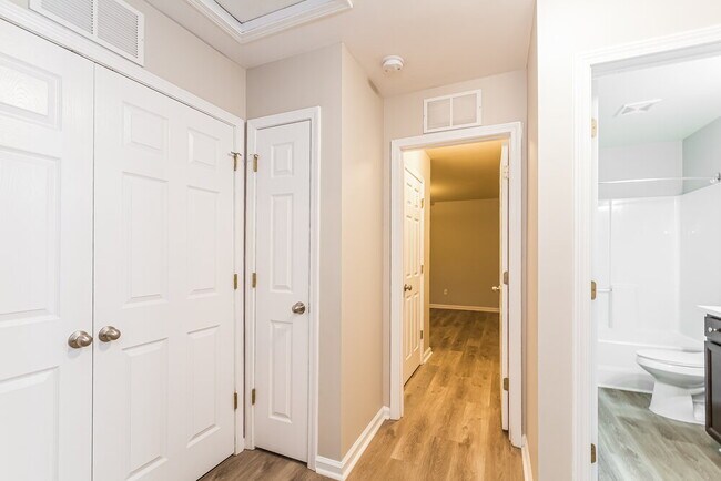 Building Photo - 821 Skinner Dr