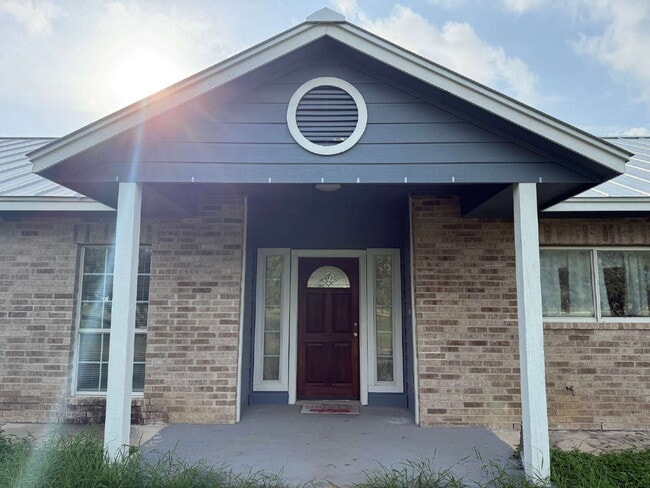 Building Photo - Home on 2.5 acres in beautiful Pleasanton