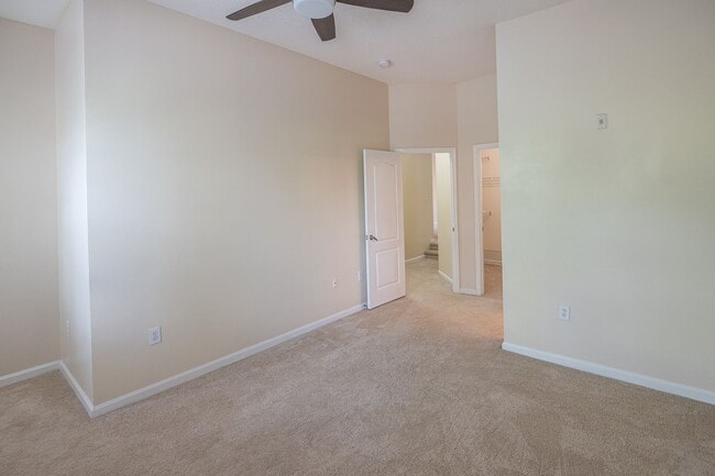 Building Photo - Beautiful 3 Bedroom, 2 Bath with Volume ceilings and Private Garage!