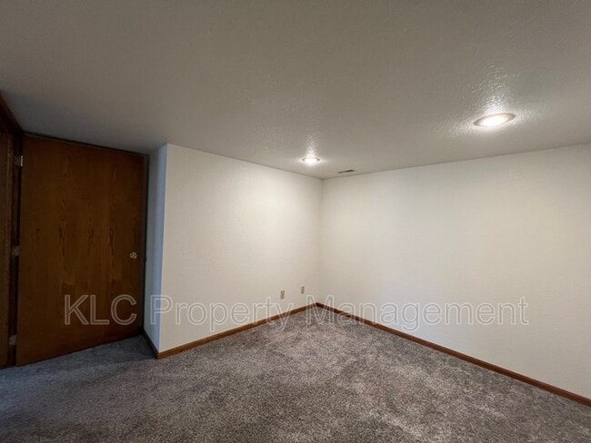 Building Photo - 523 S 11th St