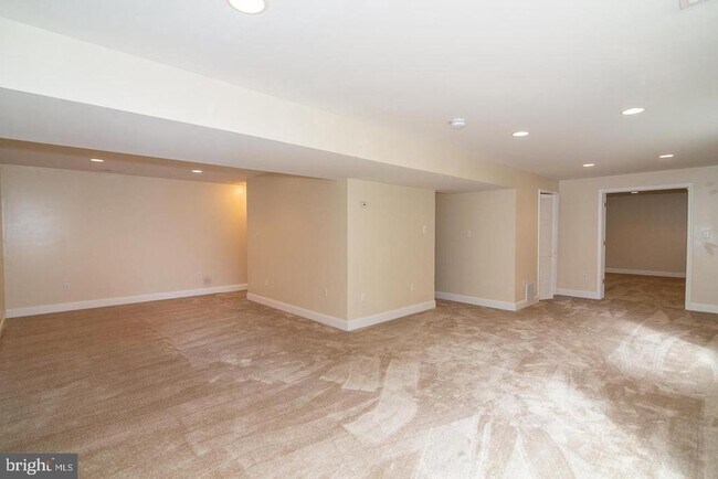 Building Photo - 3018 Desert Palm Ct
