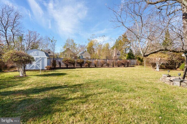 Building Photo - 384 Walnut Ln