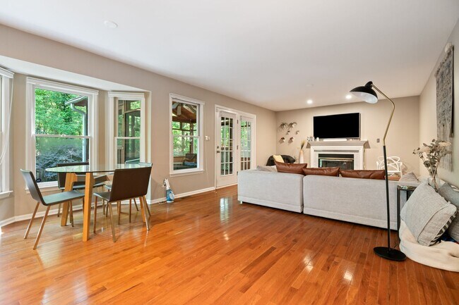 Building Photo - Single Family Home: Durham/Chapel Hill Line