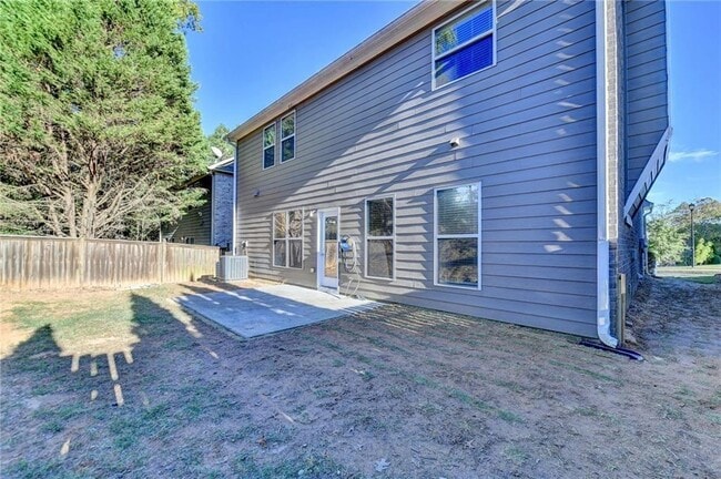 Building Photo - 522 Suwanee Oaks Dr NE