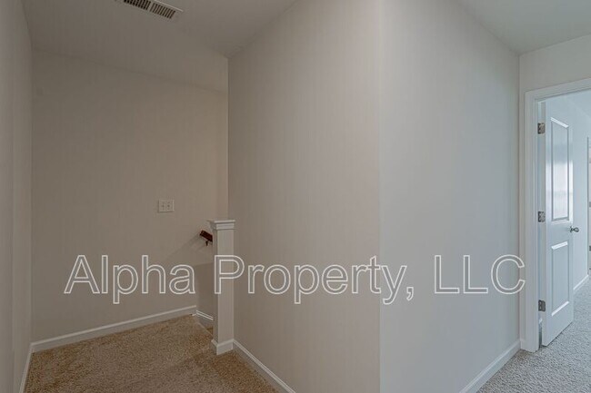 Building Photo - 420 Yellow Fox Rd