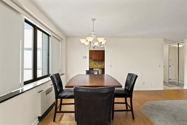 Building Photo - 2501 East Ave