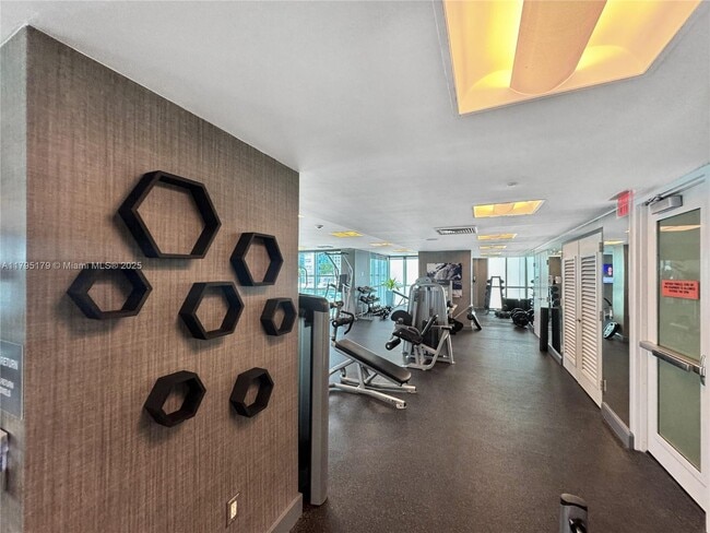 Building Photo - 950 Brickell Bay Dr