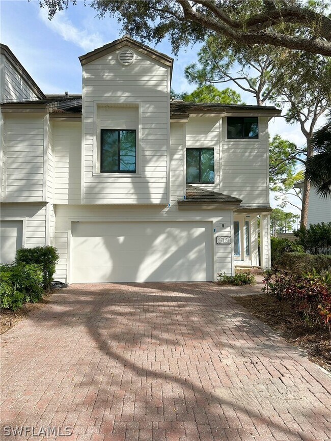 Building Photo - 27121 Oakwood Lake Dr