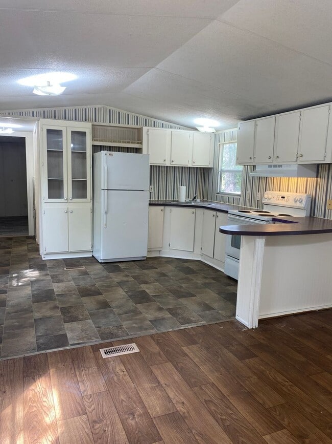 Building Photo - 21321 Crawford Lake Rd