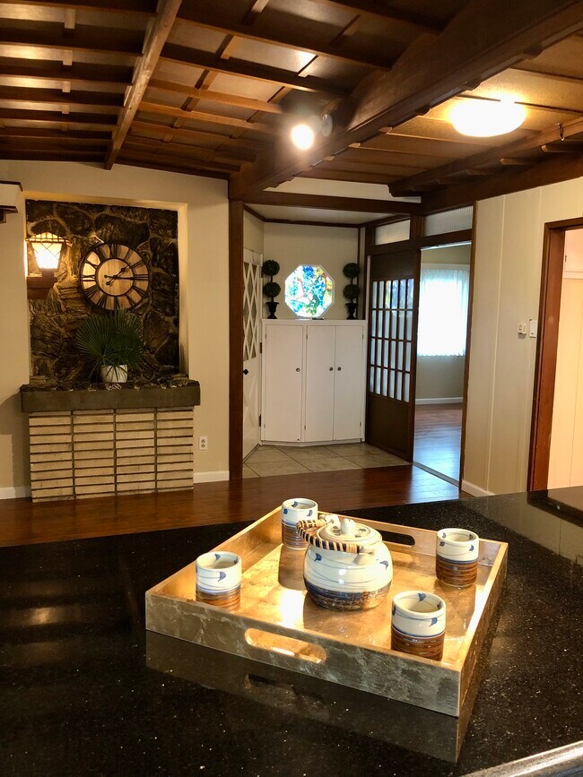 Building Photo - 2447 Malabar St