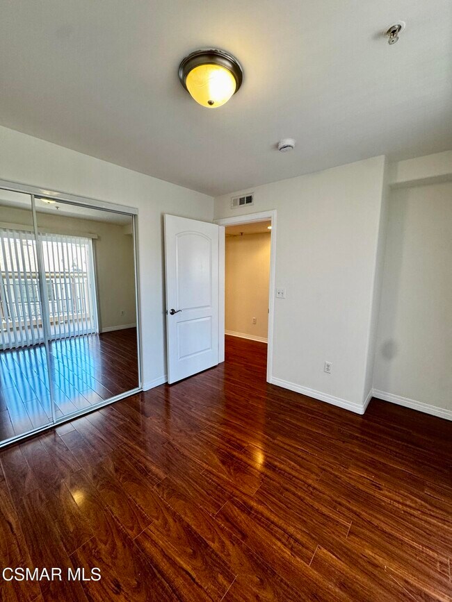 Building Photo - 13525 Vanowen St