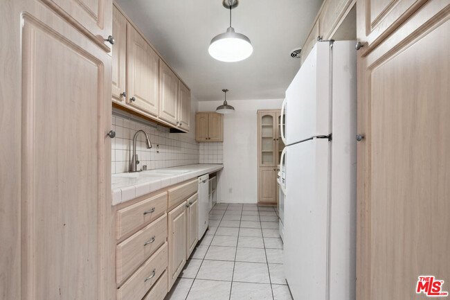 Building Photo - 6515 Green Valley Cir