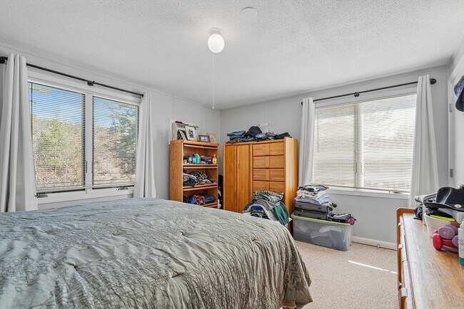 Building Photo - 4 Sterling Ln