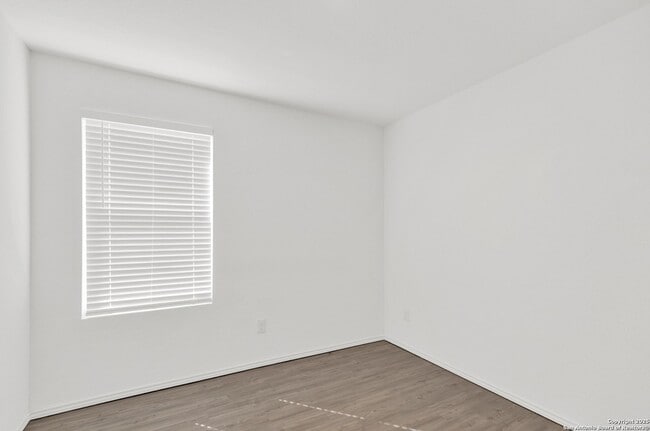 Building Photo - 5499 Daphne Path