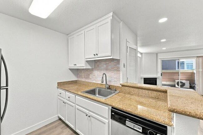 Building Photo - 2695 Somerset Park Cir