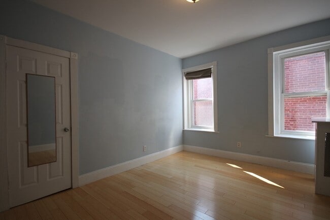 Building Photo - 156 Harvard St