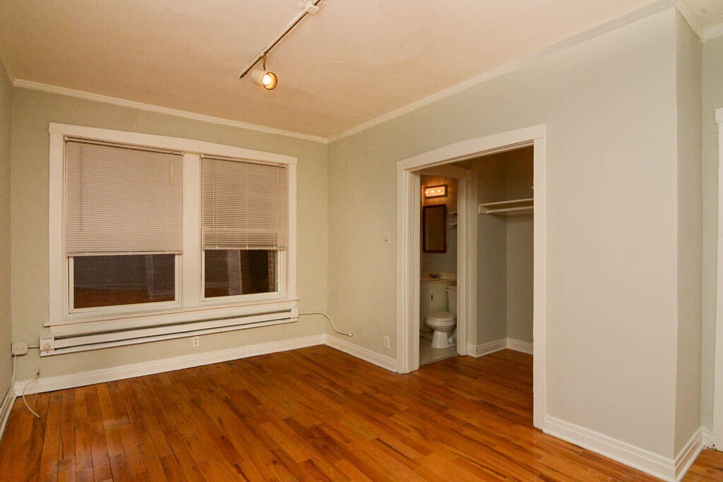 Building Photo - 523 W Melrose St