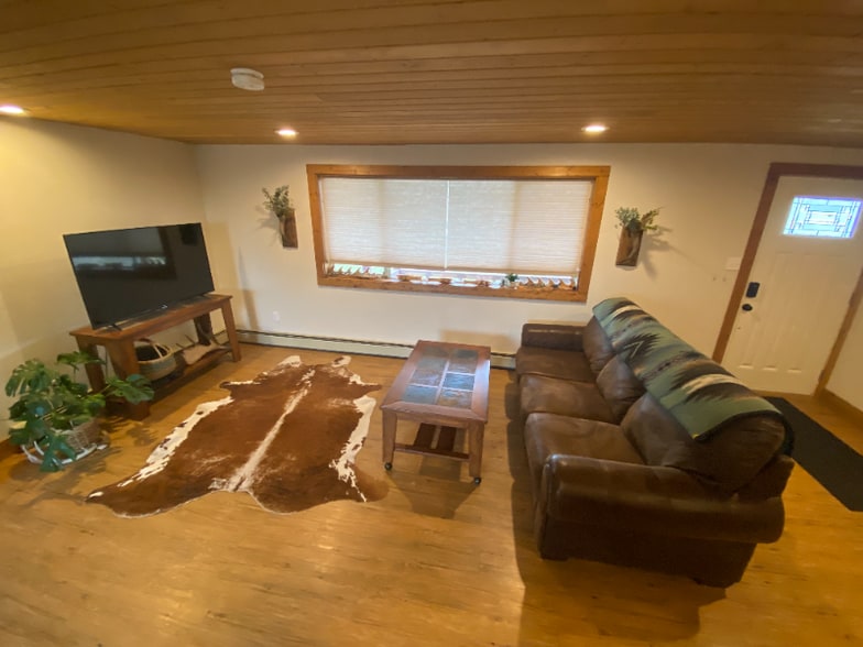 Primary Photo - 207 Miles Ave